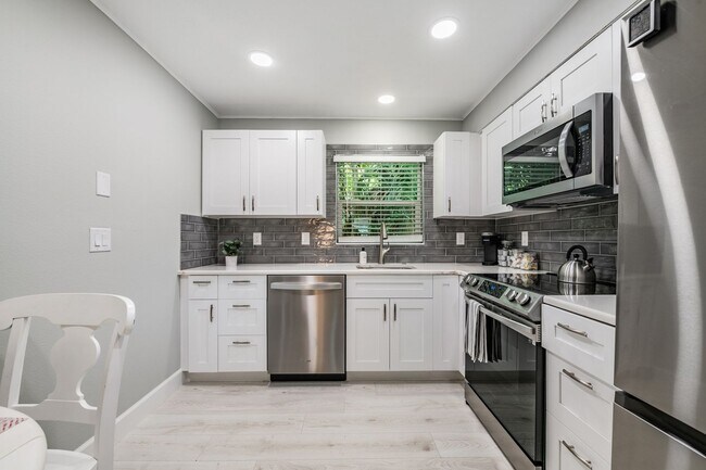 Building Photo - 1158 7th St S