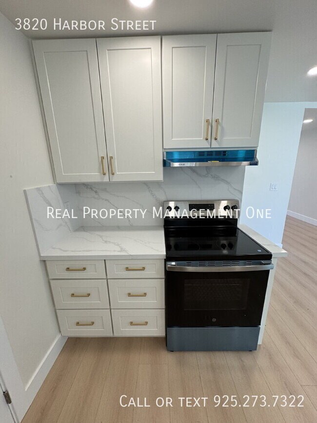 Building Photo - 3820 Harbor St