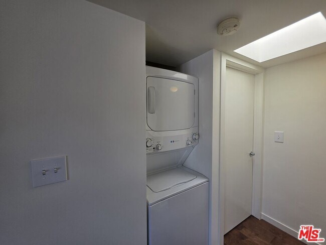 Building Photo - 2241 Branden St