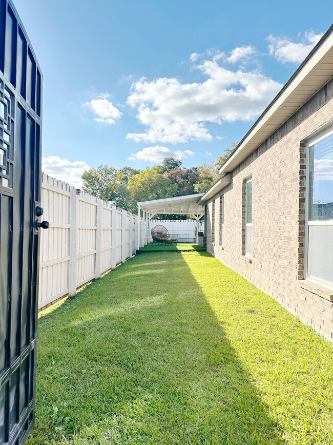 Building Photo - 4847 Juniper Park Dr