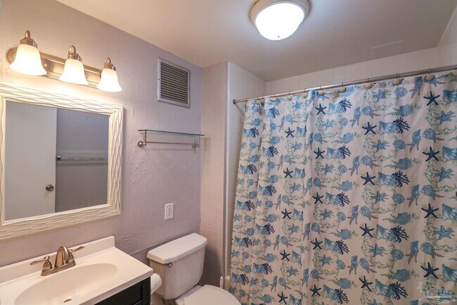 Building Photo - 825 Bayshore Dr