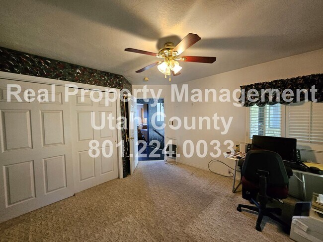 Building Photo - Elk Ridge Home with Unobstructed Valley Views