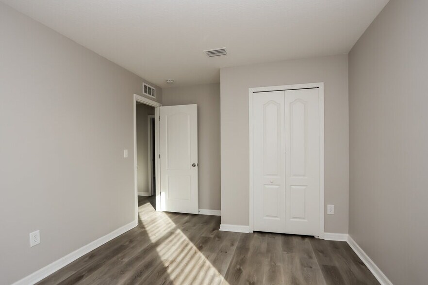 Building Photo - 12123 Barnsley Reserve Pl