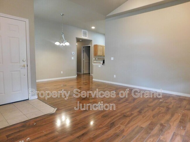 Building Photo - 785 Glen Ct