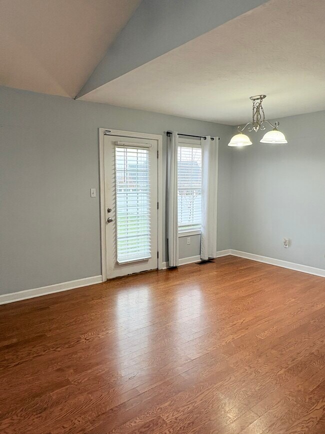 Building Photo - 567 Aries Ct