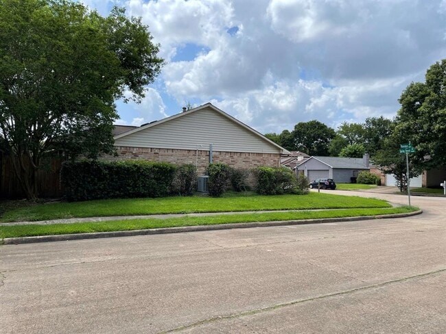 Building Photo - 5003 Spring Forest Dr