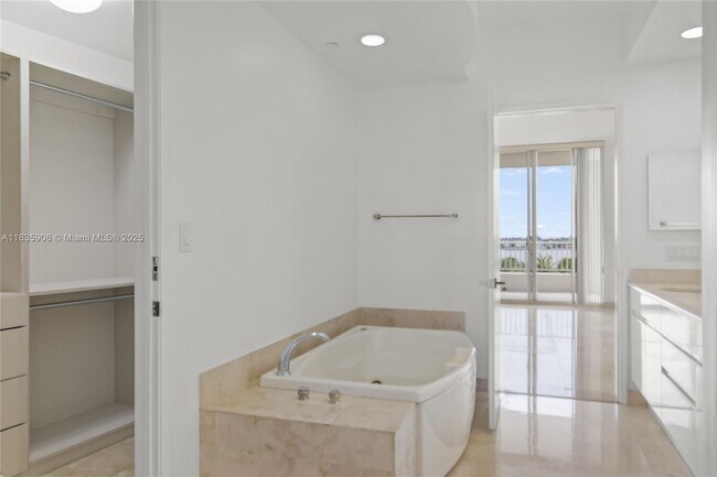 Building Photo - 703 Crandon Blvd