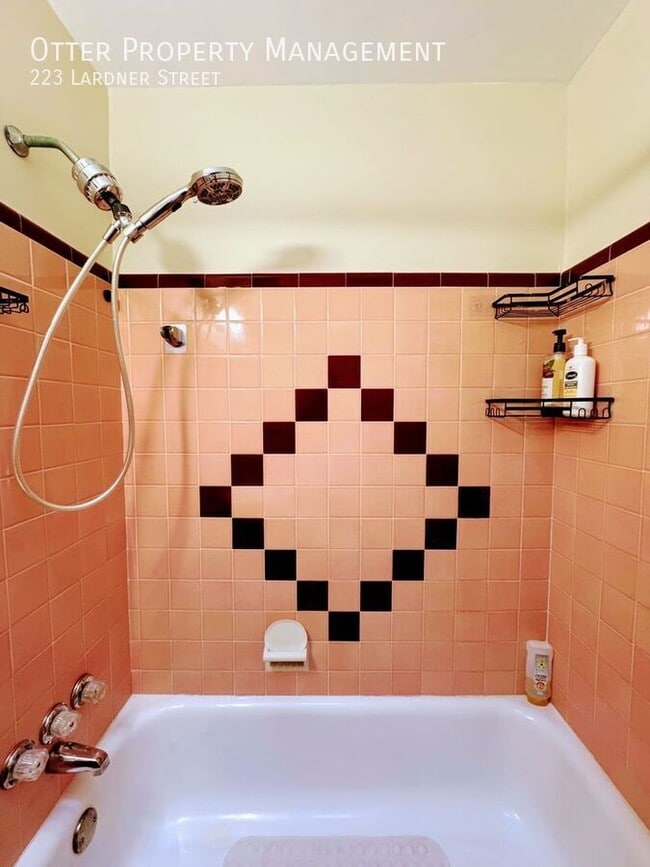 Building Photo - 223 Lardner St