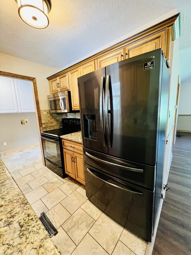 Building Photo - Charming 3-Bed, 2-Bath Home with back yard...