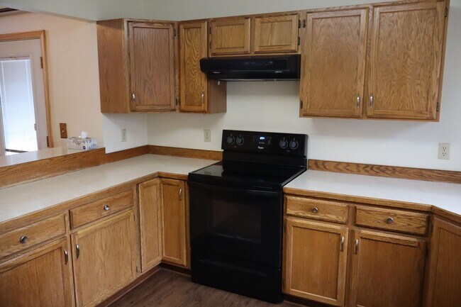 Building Photo - Spacious Home with Large pet friendly yard