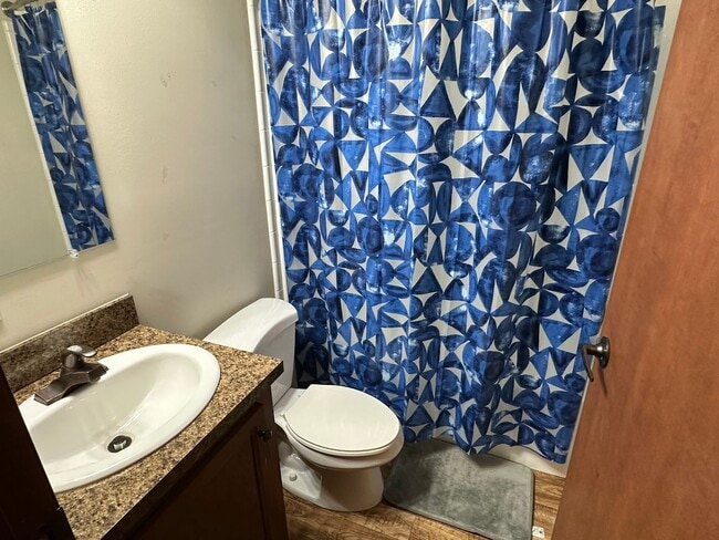 Building Photo - 3 Bedroom, 2.5 Bathroom Townhome