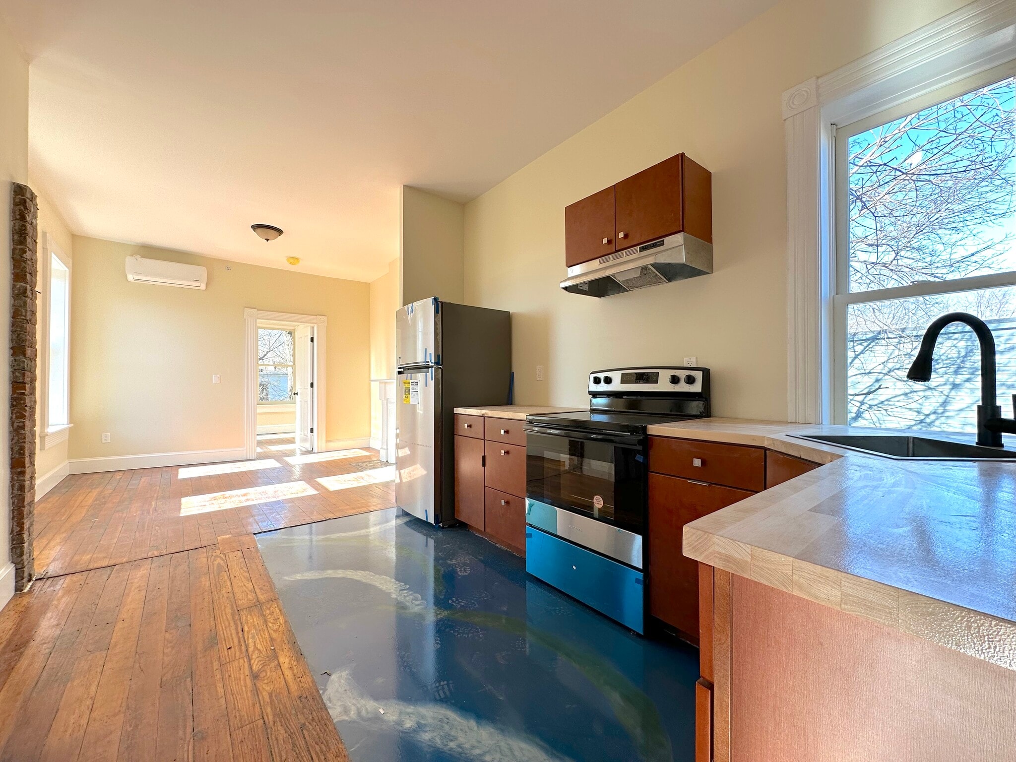 Building Photo - 31 Dubois St