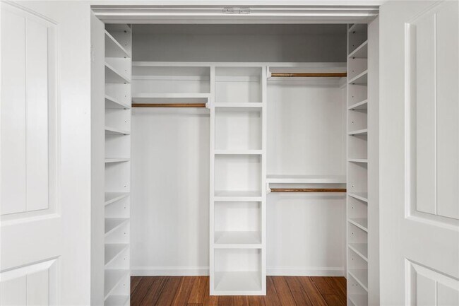 Building Photo - 18000 Lafayette Park Dr