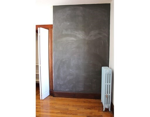 Building Photo - 211 Elm St