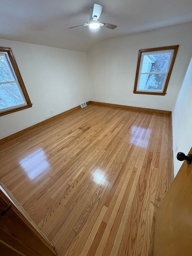 Building Photo - Newly remodeled single family with lots of space!!