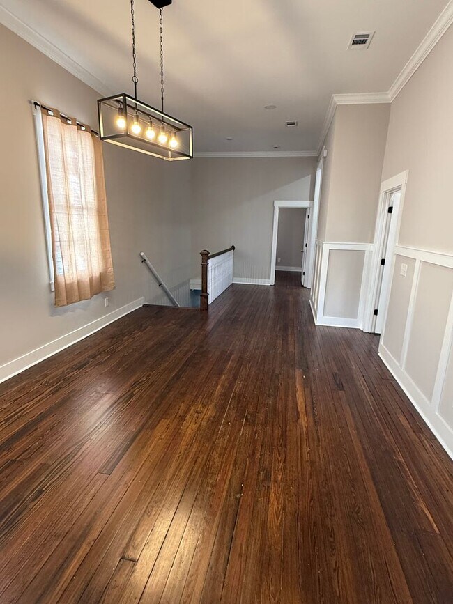 Building Photo - MOVE IN READY