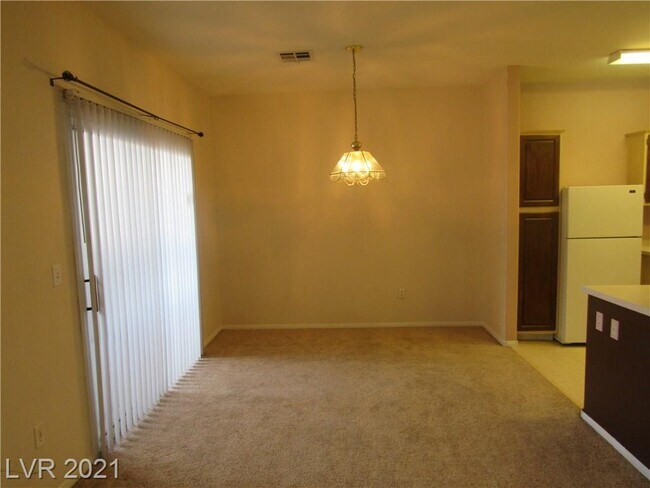 Building Photo - 855 N Stephanie St