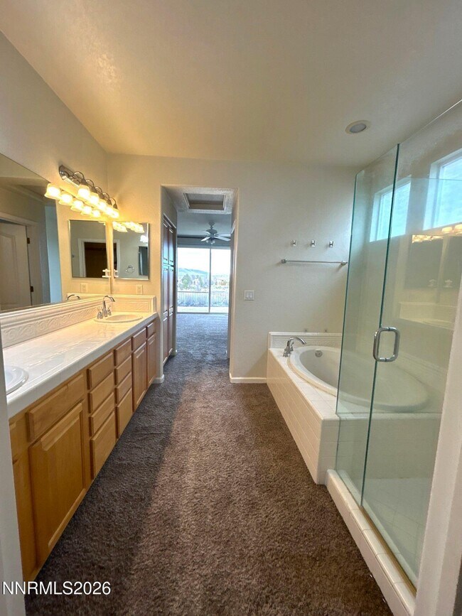 Building Photo - 3084 10 Mile Dr