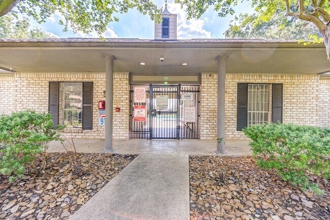 Building Photo - 7965 Kendalia Dr