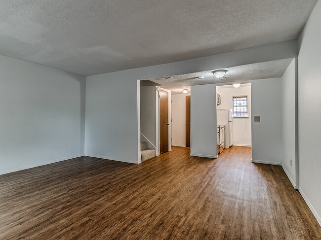 Building Photo - 818 Greenvale Rd