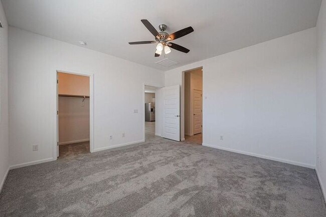 Building Photo - Alamar Living, 4 Bed, 3 Bath Rental!