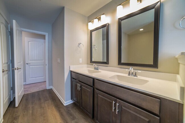 Building Photo - Available Now! ?? ?? ??!