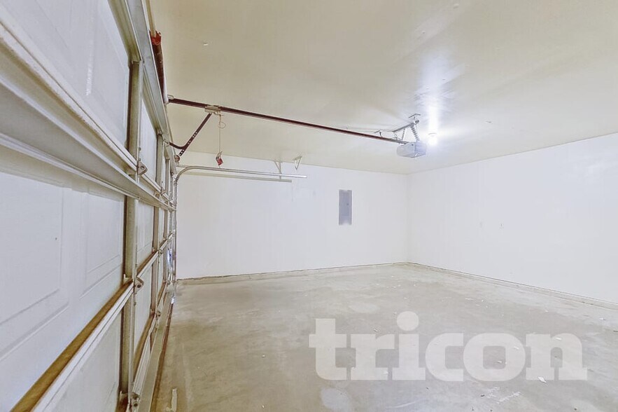 Building Photo - 2922 Marquis Ln