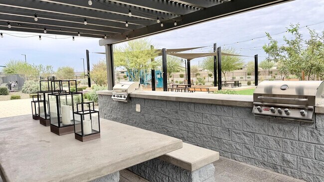 Building Photo - 15988 W Desert Spoon Dr