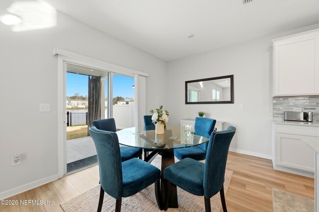 Building Photo - 14742 Cashew Ave