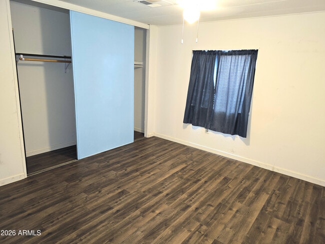 Building Photo - 550 Palm Dr