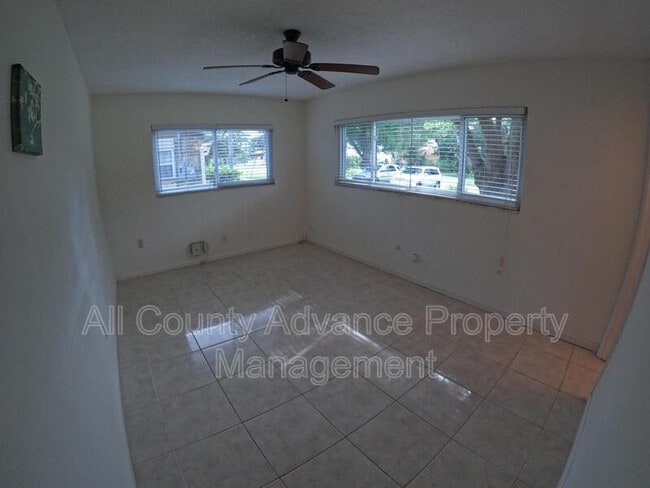 Building Photo - 311 Shore Dr E