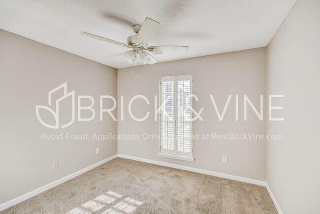 Building Photo - 505 Baronne St