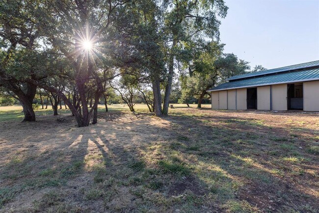Building Photo - 704 Ridgmar Rd