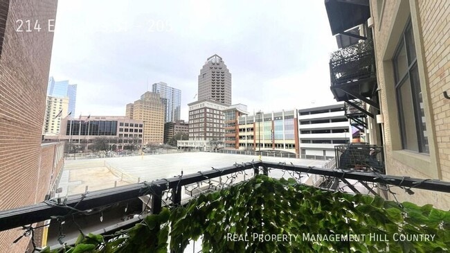 Primary Photo - Modern Downtown Condo in the Heart of San ...