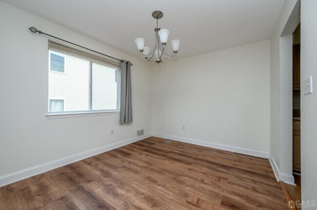 Building Photo - 2902 Madaline Dr