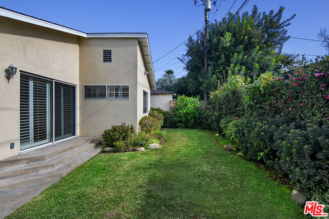 Building Photo - 13958 Peach Grove St