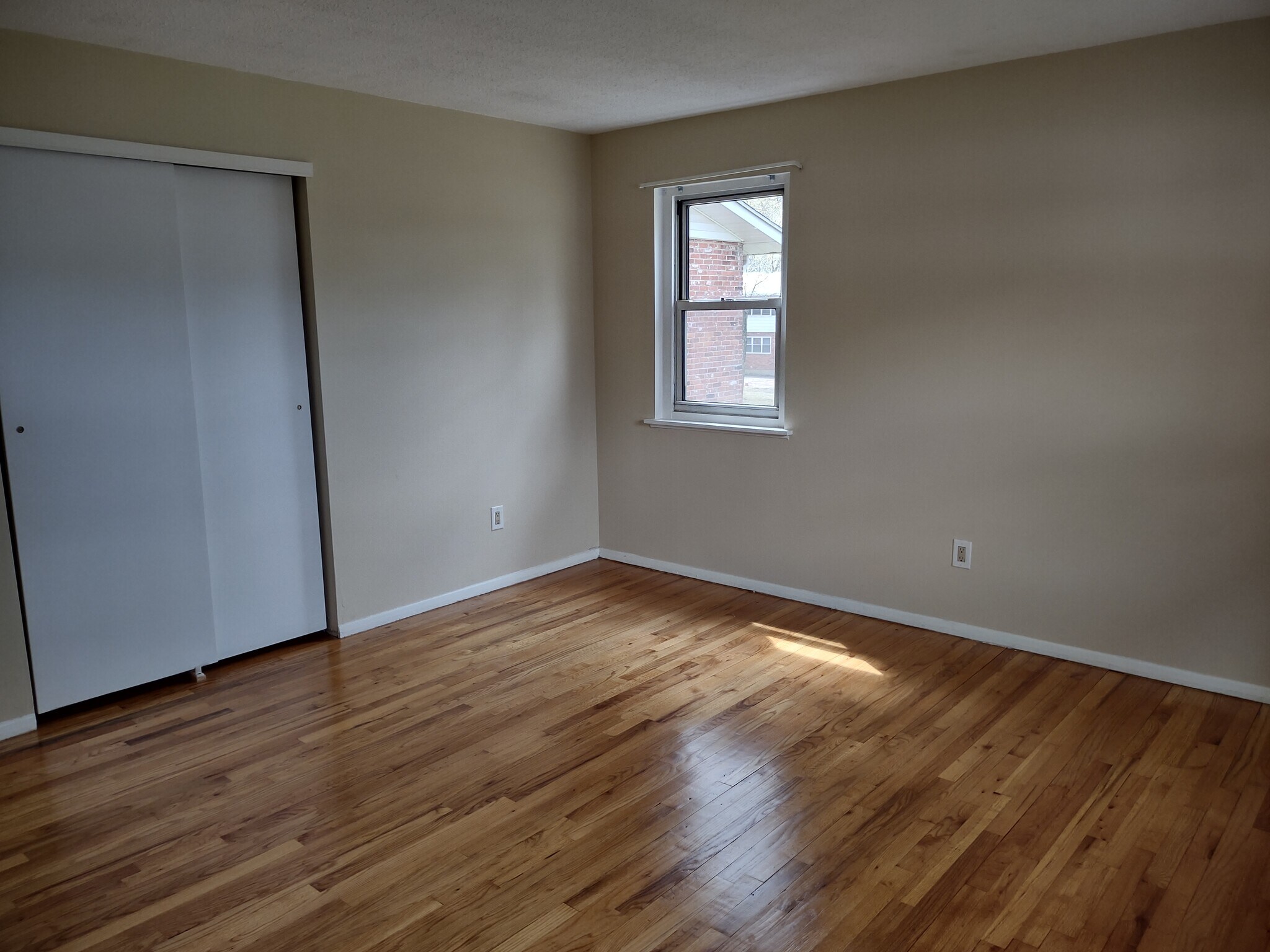 Building Photo - 482 Oak Ave
