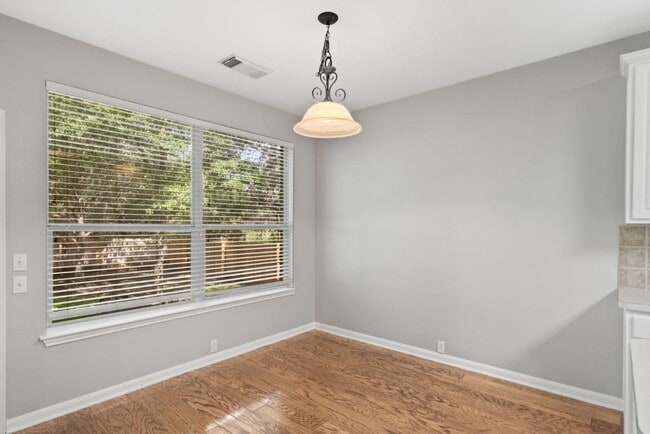 Building Photo - 10724 Thoroughbred Dr