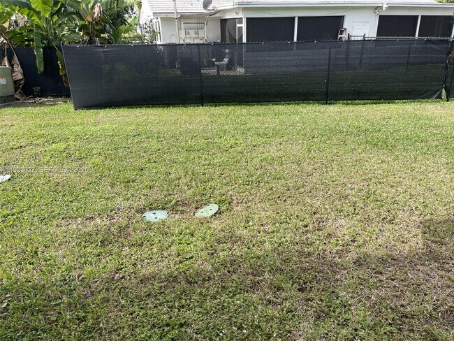 Building Photo - 2632 Riverside Dr