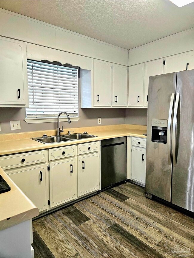 Building Photo - 5808 Hermitage Cir