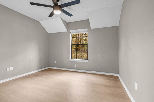 Building Photo - 12303 Longfellow Dr