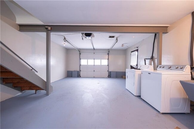 Building Photo - 31 Cedar Ave