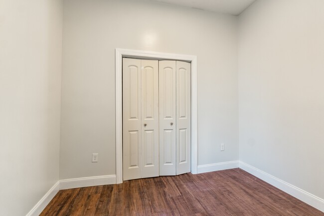 Building Photo - 307 Taylor Ave