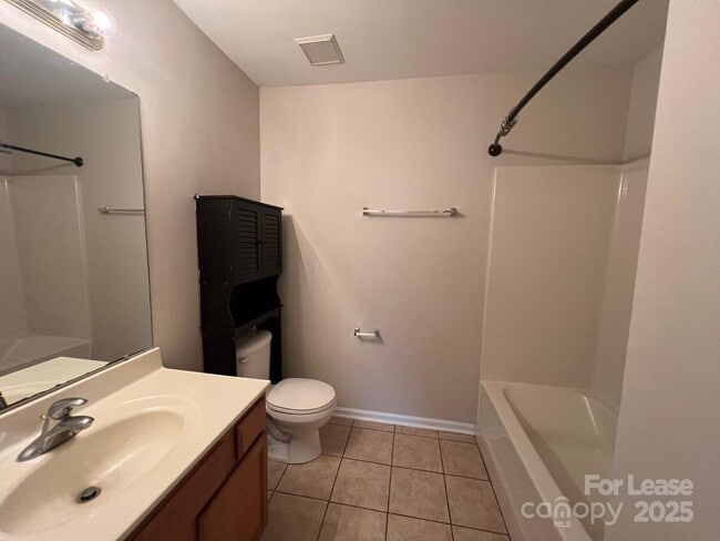 Building Photo - 128 Locomotive Ln