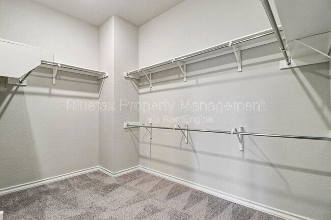 Building Photo - 10208 High Noon Dr