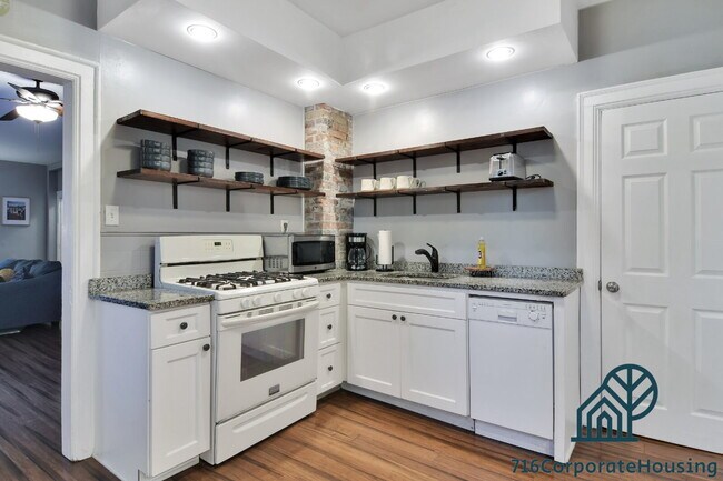 Building Photo - Furnished 3-Bedroom Carriage House on Bird Ave