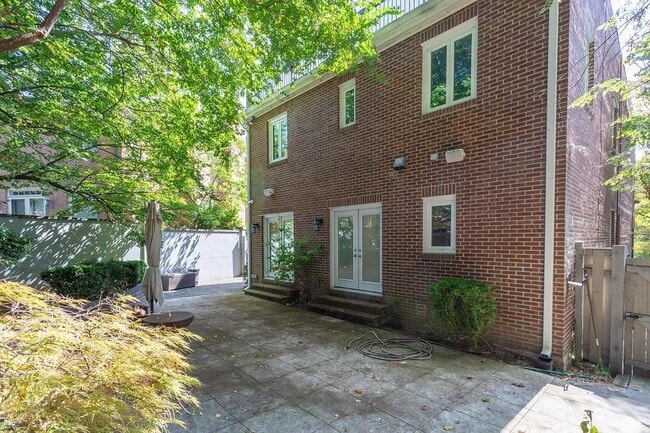 Building Photo - 4611 Charleston Terrace NW