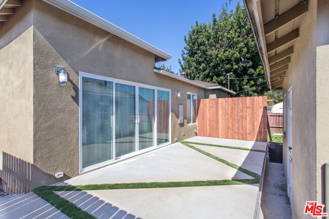 Building Photo - 5400 W 82nd St