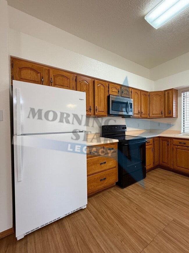 Building Photo - Move-in Special! Charming Home with Mountain Views!