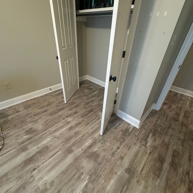 Building Photo - Must See this Beautiful  3/2 Townhome  Available NOW